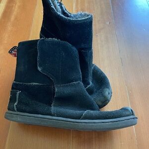 Toms Suede Velcro booties
